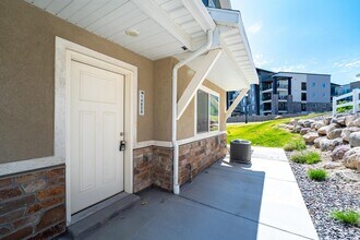 14861 S Marble Rock Way in Herriman, UT - Foto de edificio - Building Photo