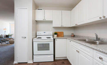 790 Wonderland Rd S in London, ON - Building Photo - Building Photo