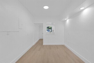 1315 NE 146th St, Unit 1 in Miami, FL - Foto de edificio - Building Photo