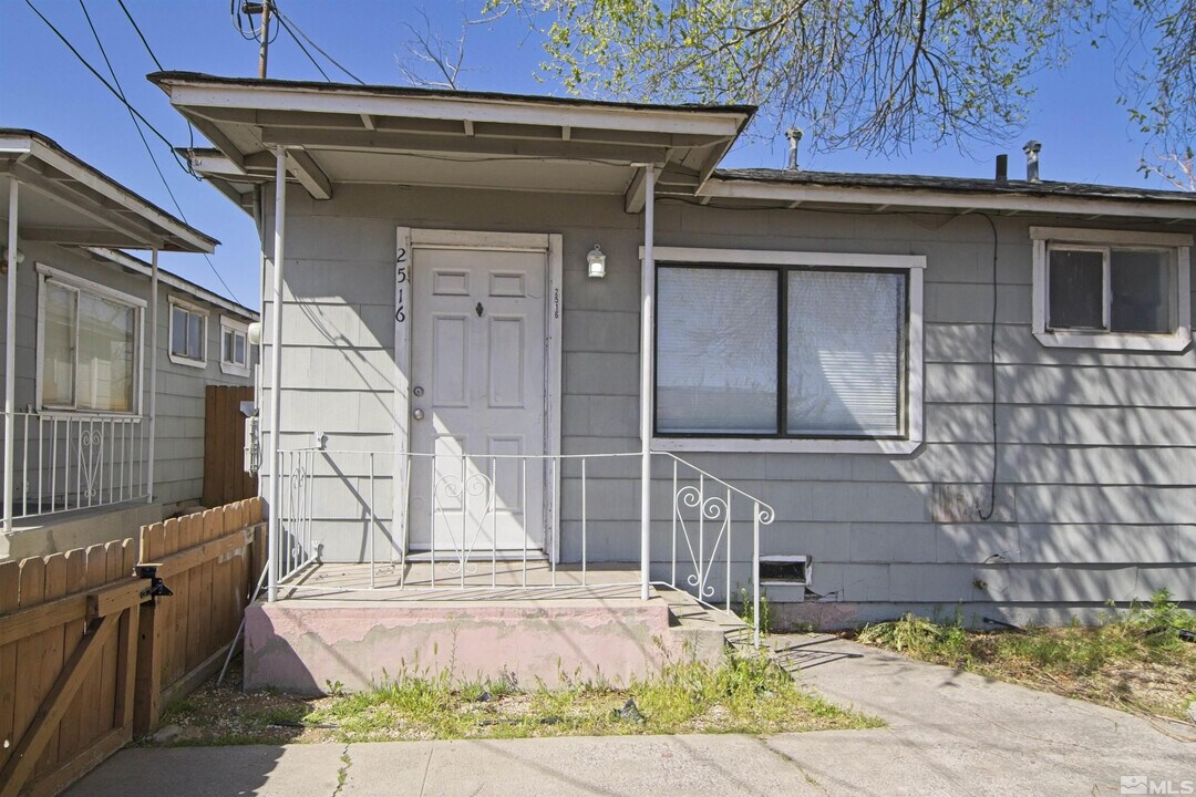 2516 D St in Sparks, NV - Building Photo