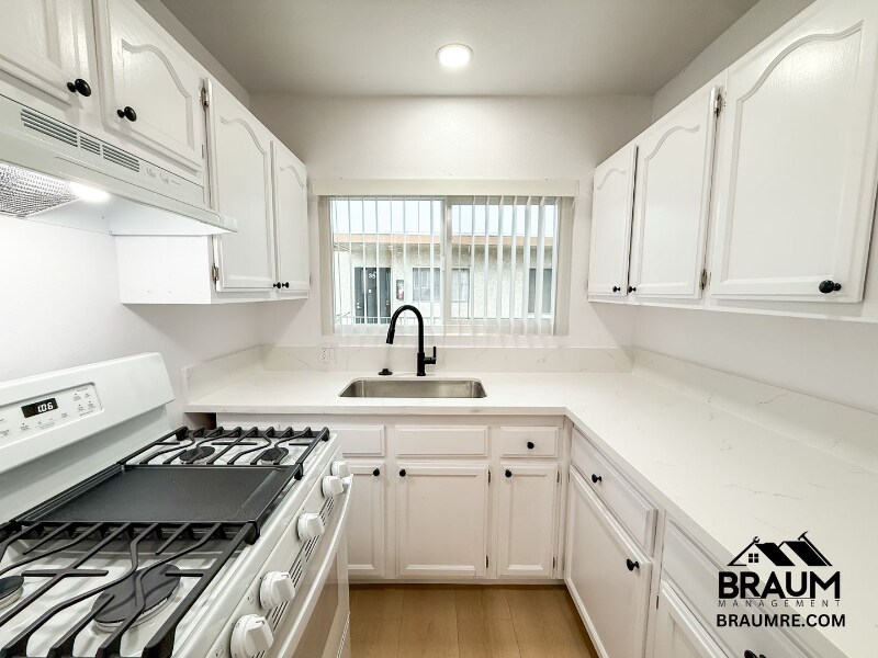 4636 Laurel Canyon Blvd in Los Angeles, CA - Building Photo