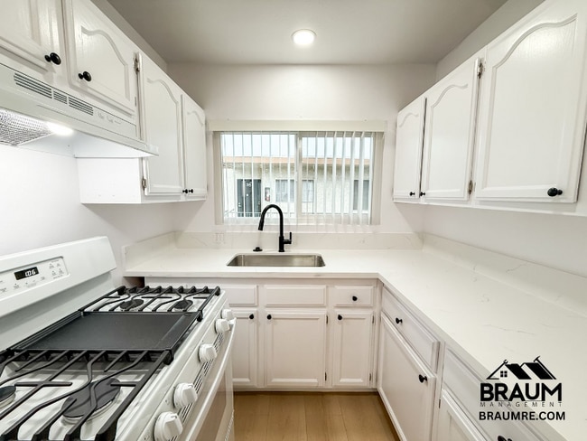 4636 Laurel Canyon Blvd