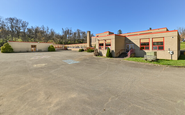 3290 Crestview Dr in North Versailles, PA - Building Photo - Building Photo