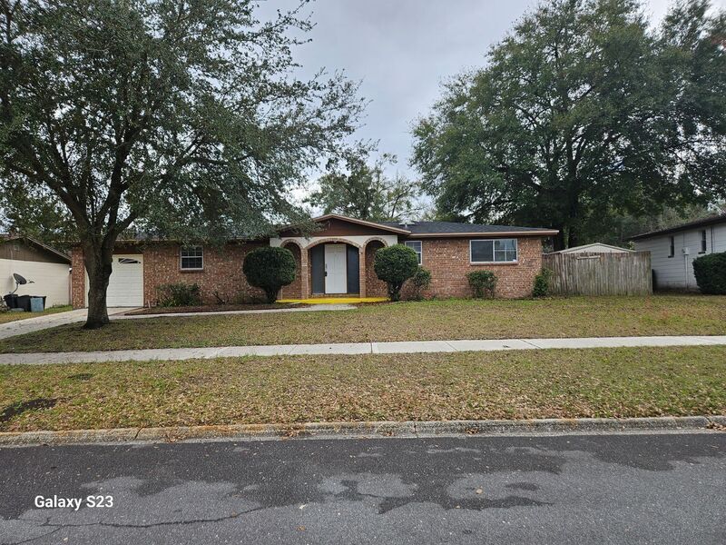 8636 Mahonia Dr in Jacksonville, FL - Building Photo