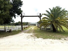 2416 Vance Ave in Lorida, FL - Building Photo