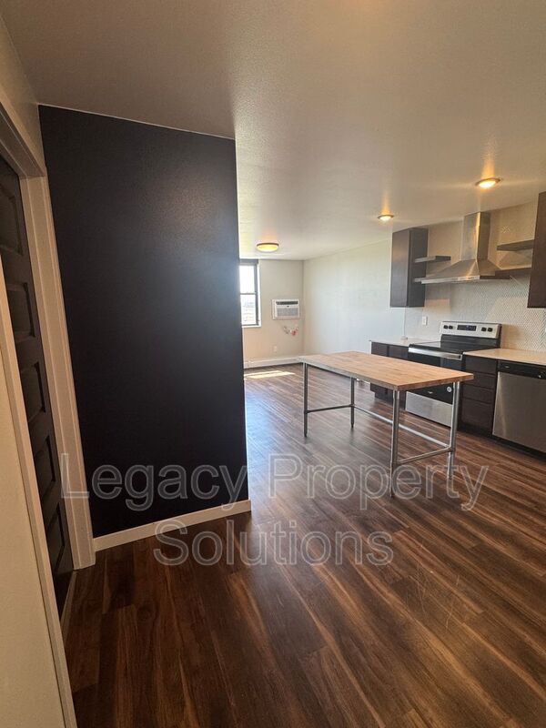 202 E Greenfield Ln in Bismarck, ND - Building Photo - Building Photo