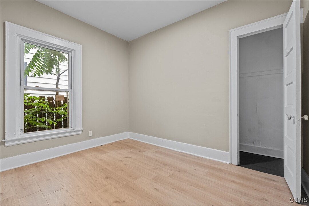 712 Oak St in Syracuse, NY - Building Photo