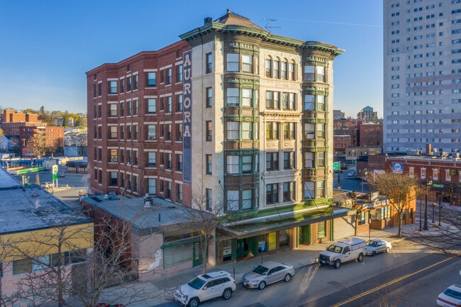 Aurora Apartments in Worcester, MA - Foto de edificio - Building Photo