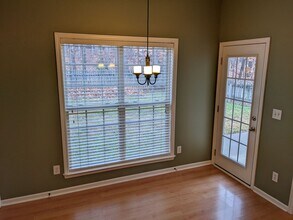 8240 Chatham Oaks Dr in Concord, NC - Foto de edificio - Building Photo