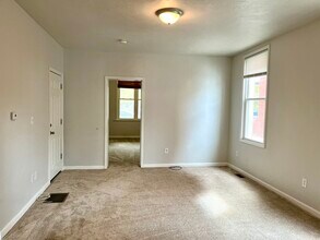 241 W 9th Ave, Unit Apt 1 in West Homestead, PA - Building Photo - Building Photo