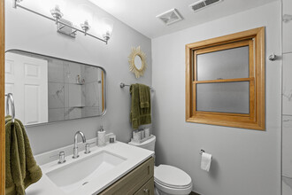 2033 W Huron St, Unit 1 in Chicago, IL - Building Photo - Building Photo