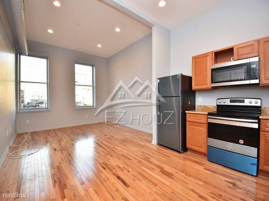 416 N Howard St in Baltimore, MD - Building Photo