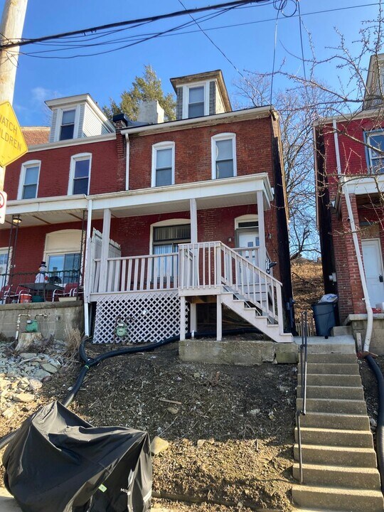 211 Southern Ave in Pittsburgh, PA - Building Photo