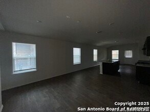 324 Middle Grn Lp in Floresville, TX - Building Photo - Building Photo