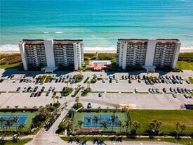9490 S Ocean Dr in Jensen Beach, FL - Building Photo