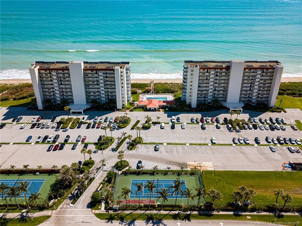 9490 S Ocean Dr in Jensen Beach, FL - Building Photo