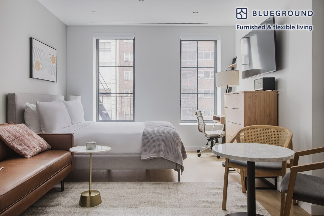 88 East End Ave in New York, NY - Building Photo