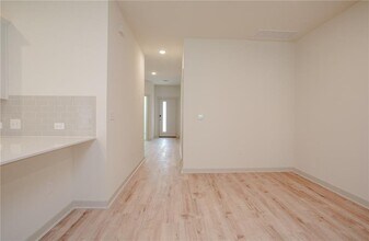 10712 Deaton Ln in Austin, TX - Building Photo - Building Photo