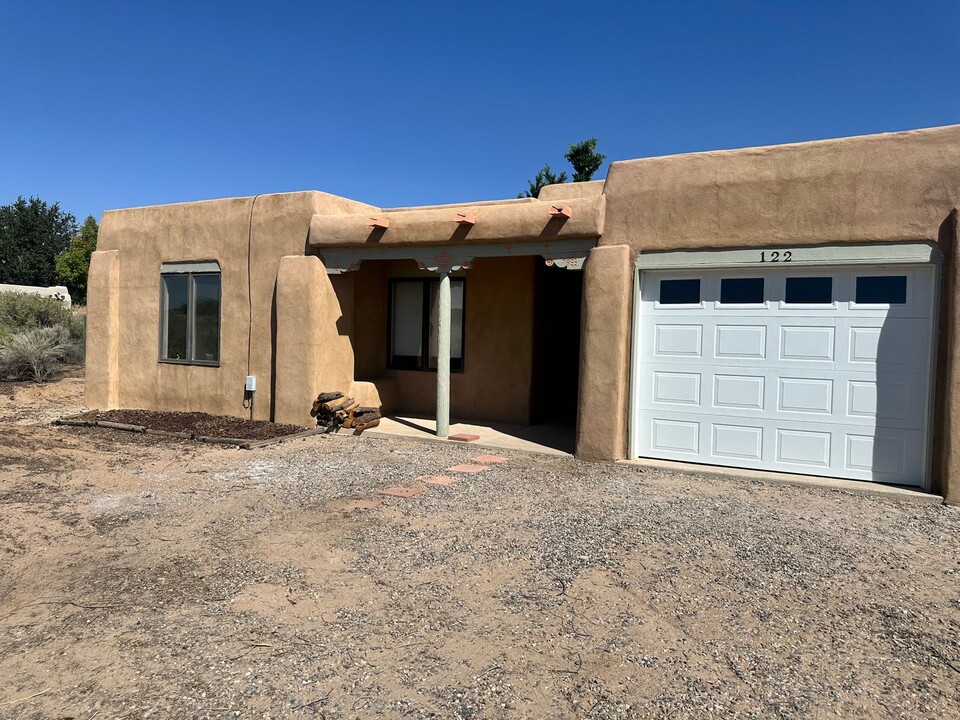 122 Mikaela Rd in Corrales, NM - Building Photo