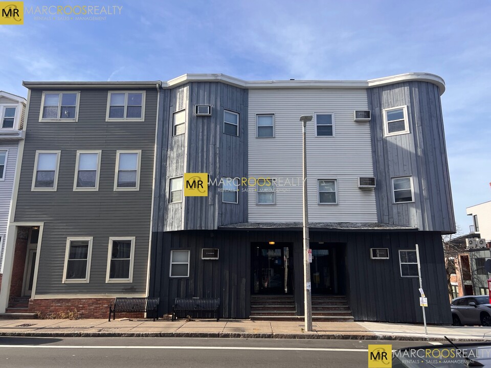 297 Meridian St, Unit 1 in Boston, MA - Building Photo