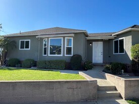 727 Pine Dr in Torrance, CA - Building Photo