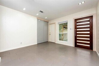 3302 Catalina Dr in Austin, TX - Building Photo - Building Photo