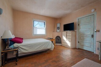 217 W Houghton St in Santa Fe, NM - Building Photo - Building Photo