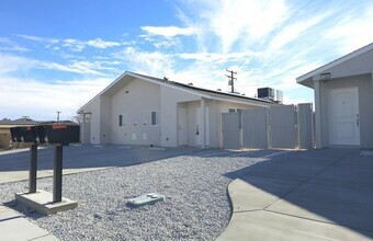 1205 W Mariposa Ave in Ridgecrest, CA - Building Photo - Building Photo