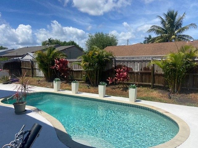 6135 Drake St in Jupiter, FL - Building Photo - Building Photo