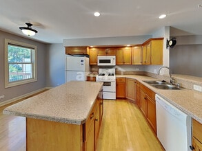 576 N River St in Batavia, IL - Building Photo - Building Photo