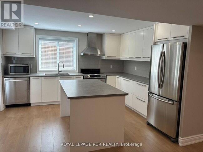 35 Sandringham Cir in Orangeville, ON - Building Photo - Building Photo