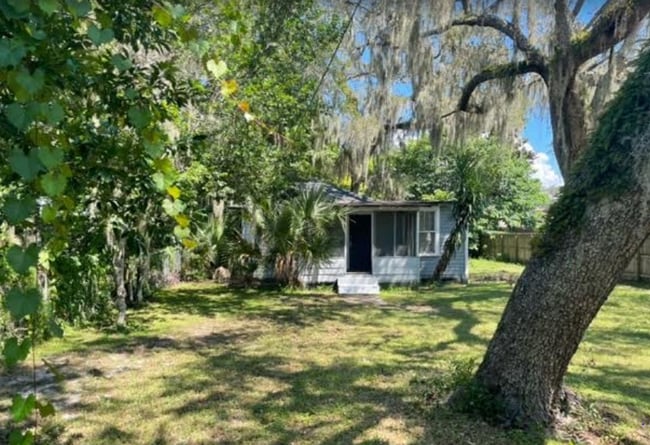 property at 114 N Chester St