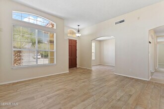 2029 Sun Chariot St in El Paso, TX - Building Photo - Building Photo