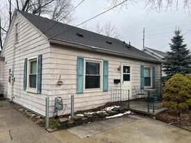 214 Crim St in Bowling Green, OH - Building Photo