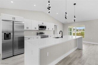 3509 NE 21st Ave in Cape Coral, FL - Building Photo - Building Photo