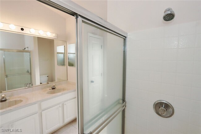 8454 Hollow Brook Cir in Naples, FL - Foto de edificio - Building Photo
