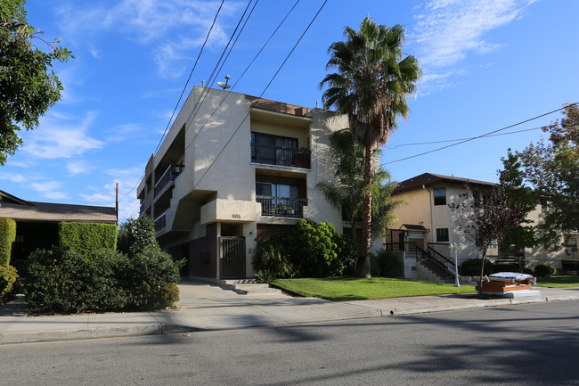 605 E Windsor Rd in Glendale, CA - Building Photo - Building Photo