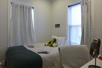 725 Parker St in Boston, MA - Foto de edificio - Building Photo