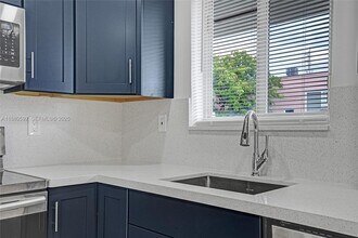 136 NW 6th Ave-Unit -2 in Hallandale Beach, FL - Building Photo - Building Photo