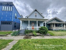 1005 Sanders St in Indianapolis, IN - Building Photo