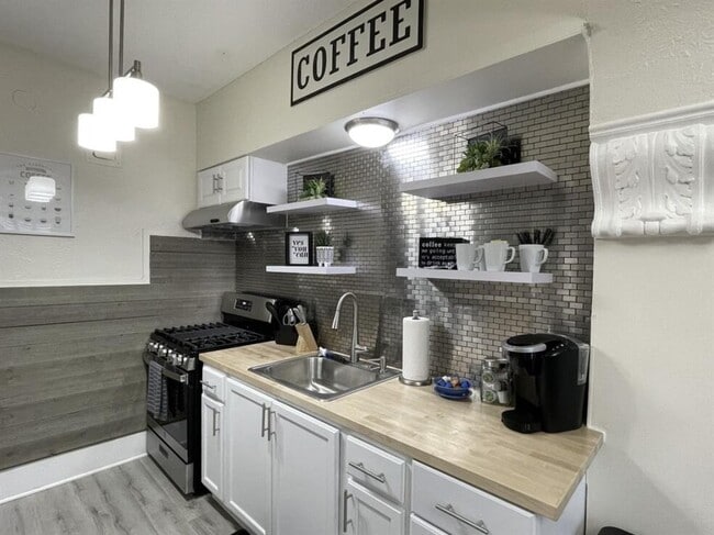 725 Broadway Avenue J-Unit -2 in Galveston, TX - Foto de edificio - Building Photo