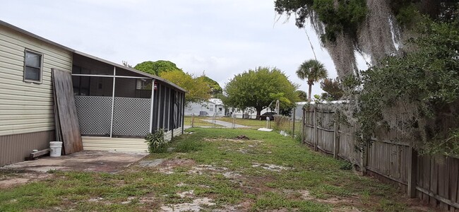 1275 Vagabond Dr in Port Orange, FL - Building Photo - Building Photo