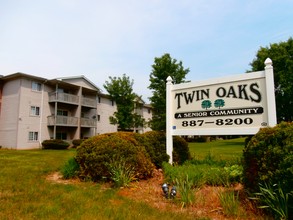 Twin Oaks Meadows in Lansing, MI - Foto de edificio - Building Photo