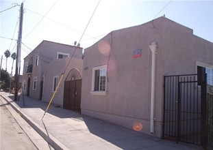 1245-1247 Daisy Ave in Long Beach, CA - Building Photo - Building Photo