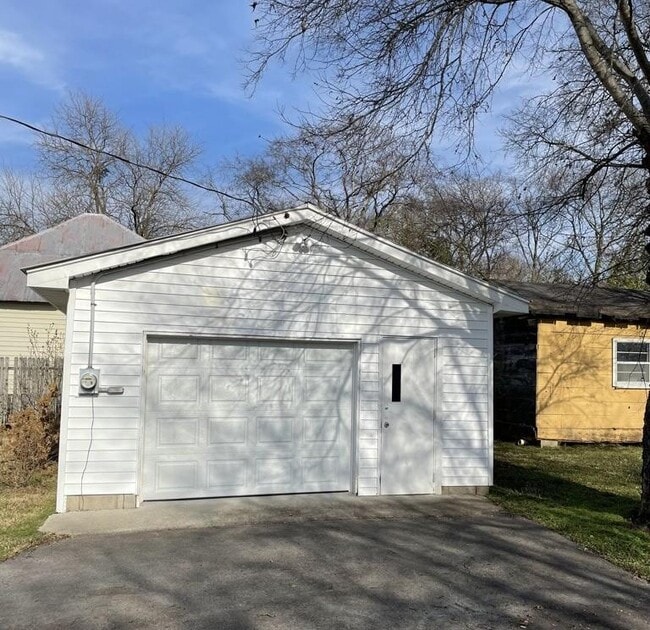 313 Coles Ferry Pike in Lebanon, TN - Building Photo - Building Photo