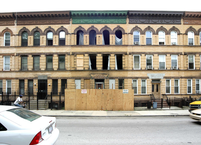 808 Macon St in Brooklyn, NY - Building Photo - Building Photo