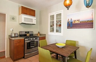 2324 Teviot St, Unit 2324 in Los Angeles, CA - Building Photo - Building Photo