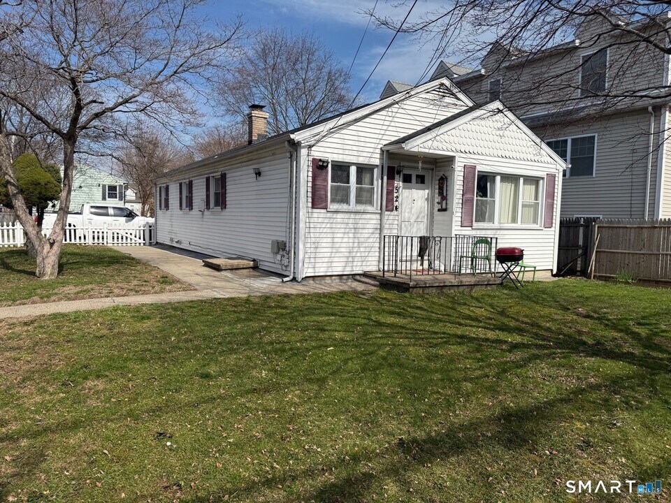 524 Beechmont Ave in Bridgeport, CT - Building Photo