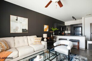 2621 S Jefferson Ave, Unit 321 in Springfield, MO - Building Photo