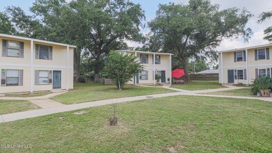 Magnolia Ridge in Biloxi, MS - Foto de edificio - Primary Photo